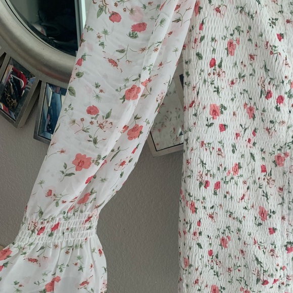 Super cute white flower dress. - Picture 4 of 6